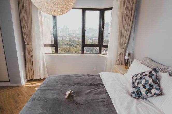 Modern 3brs with floor heating and balcony  in central downtown 