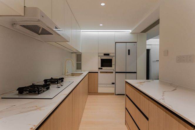 Modern 3brs with floor heating and balcony in central downtown,