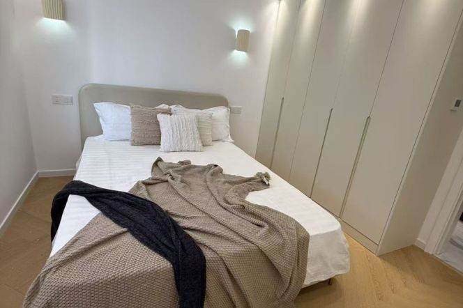 jiangsu rd station one bedroom