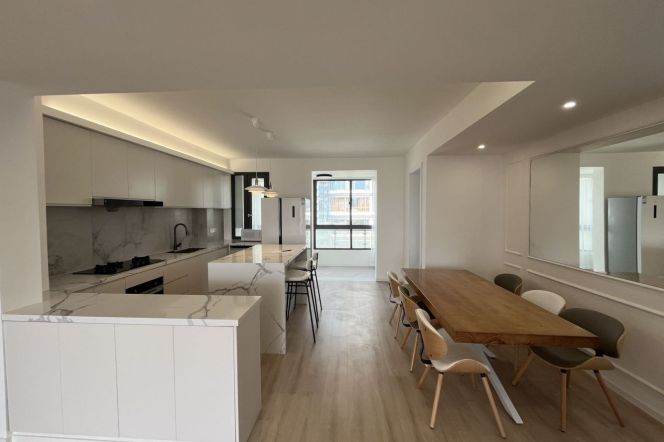 Modern 3brs with floor heating and balcony in central downtown 