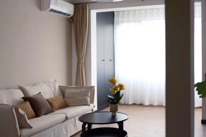 2br, wall heating, nicer than pics, Big windows, Green view, 11K