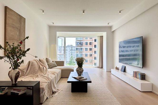 3Bdrs 1Bath Apt/Bright&Spacious /Line2 Weining Rd /Beixinjing/elevator/parking spot
