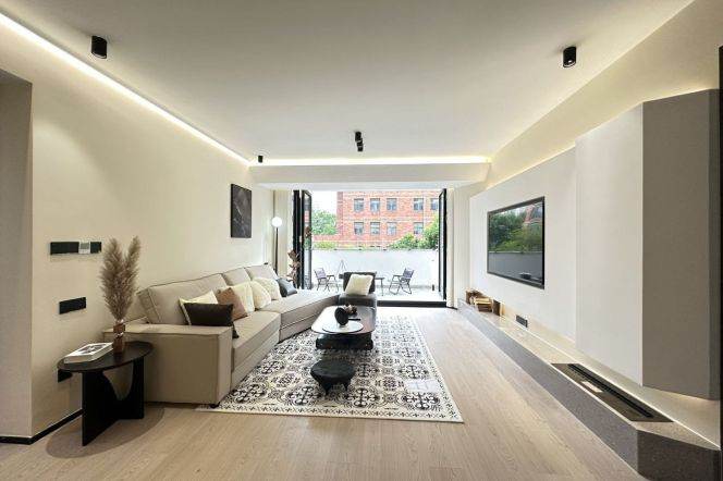 2 Brs, 2 Baths, Open Balcony/Floor heating/Dish washer, 120 sqm @ Songyuan metro L10