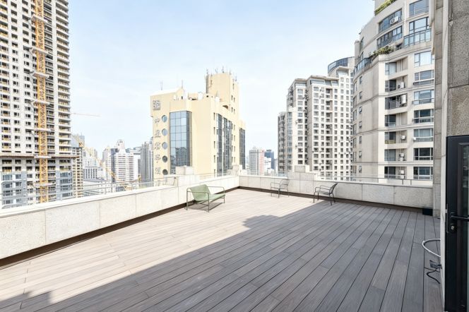 First time to rent High-quality furniture big terrace sunshine and nice view 