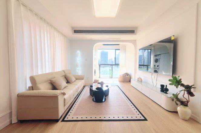 Brand new decoration 2brs with balcony and floor heating  in central downtown, 