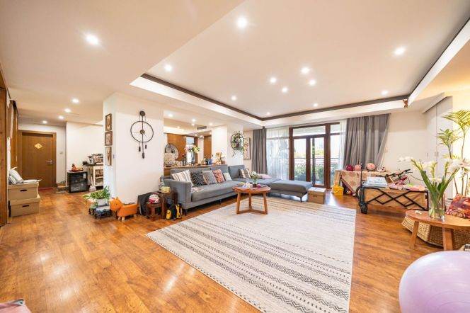 huaihai rd/iapm 3+1br260sqm