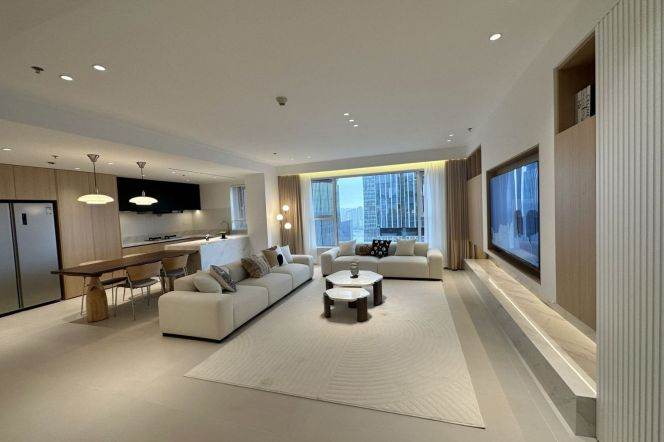 Modern 3brs with floor heating and balcony in central Lujiazui area 