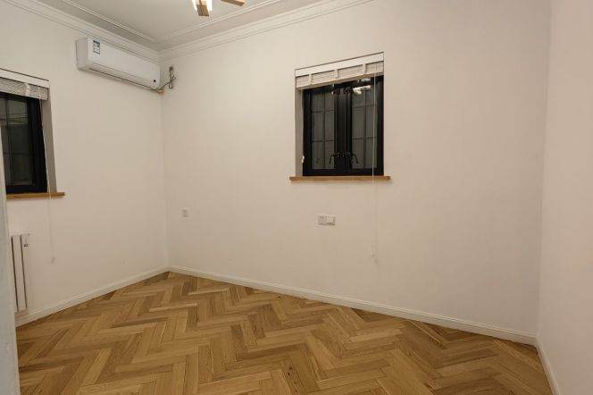 IAPM L 1-10-12 Shaanxi South Road Metro Station, old apartment building, with wall heating