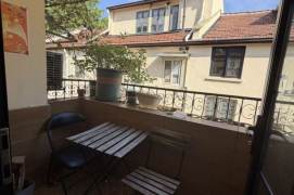 Spacious&Well-lit 2BR 2BA Old Apt nr Jiaotong University Station