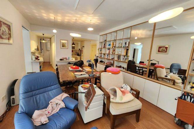 2Bedrooms 1bath Apt/Line 9/13 Madang Rd/Xintiandi/open balcony/elevator