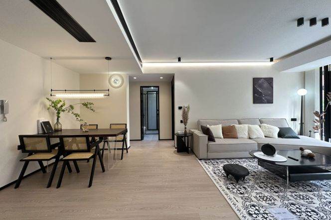 2 Brs, 2 Baths, Open Balcony/Floor heating/Dish washer, 120 sqm @ Songyuan metro L10