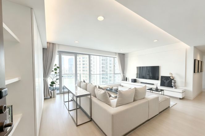 Bund Amazing River view big and cozy living room 2+1br  plus big balcony 