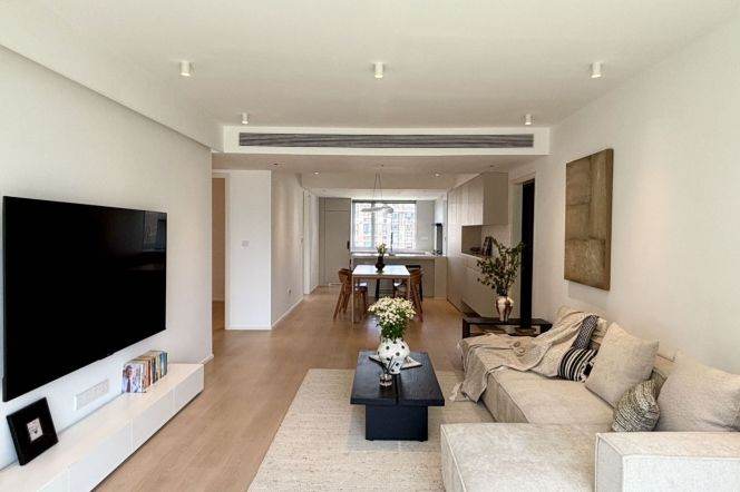 3Bdrs 1Bath Apt/Bright&Spacious /Line2 Weining Rd /Beixinjing/elevator/parking spot