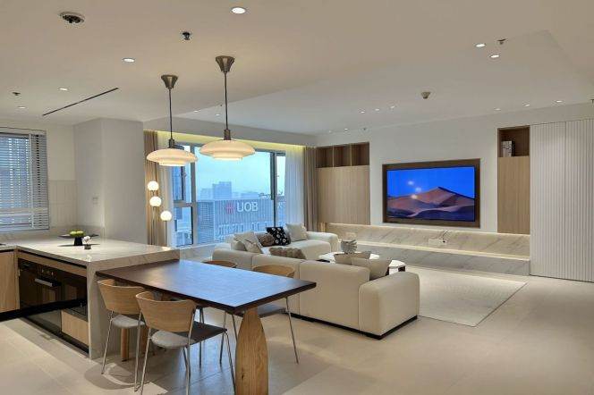 Modern 3brs with floor heating and balcony in central Lujiazui area 