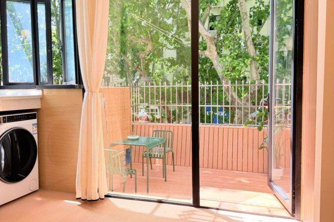 1Bdr 1bath Apt/Modern&Clean  L10/11 Jiaotong Uni./Xinhua Rd/Huge Terrace/stairs