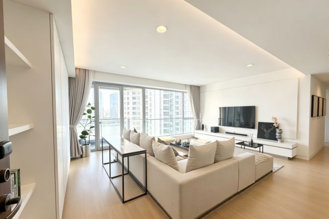 Bund Amazing River view big and cozy living room 2+1br  plus big balcony 