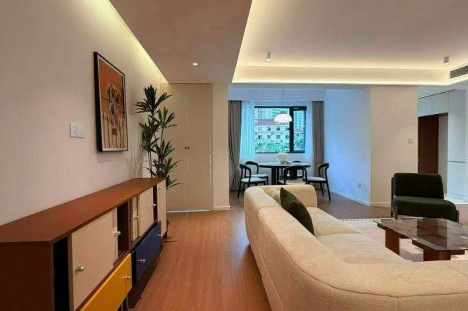 3 Brs, 2 Baths, Floor heating/Central ac/Dish washer, 150 sqm @ Xujiahui station L1,11&9