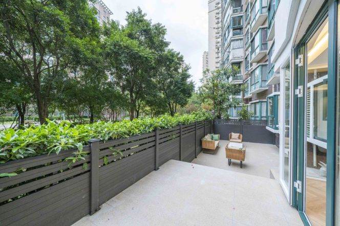 3-Bedroom Flat With Private 60㎡ Yard | Xuhui Xietulu | 
