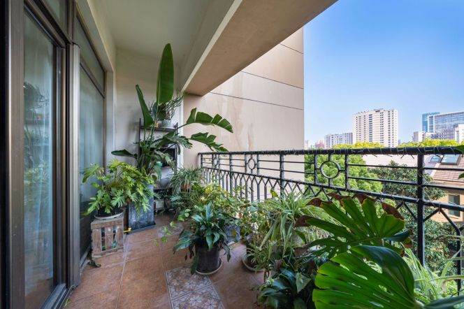 huaihai rd/iapm 3+1br260sqm