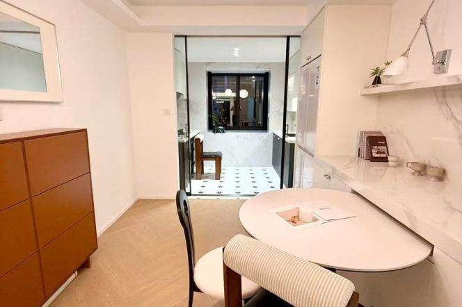 Brand new 3brs/141sqm & heating/elevator @Longyang Rd & Line 2/7