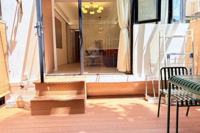1Bdr 1bath Apt/Modern&Clean  L10/11 Jiaotong Uni./Xinhua Rd/Huge Terrace/stairs