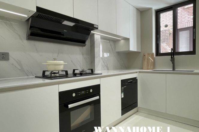 Modern&Spacious 3Brs 2Baths Apt+Stunning View+L10/11 Jiao Tong Uni. Metro+Large Balcoies