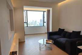 Top floor one bedroom Apt+Floor heating+central AC+Oven 2mins to Jing'an Temple
