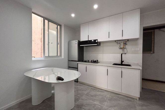 Spacious 1Br | Hanzhong rd & Changping rd metro L7 | Suzhou Creek | All south