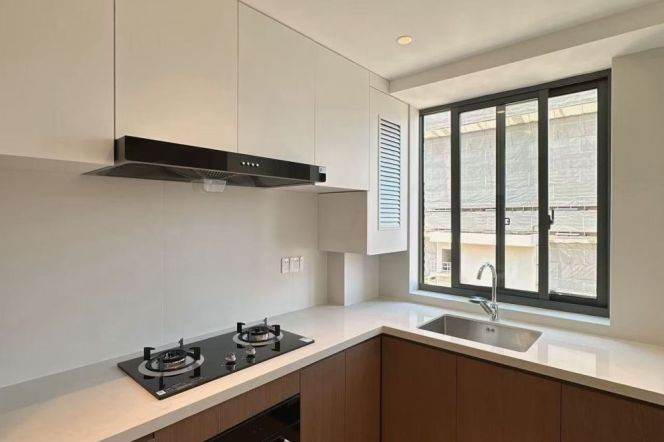 2 Brs with Brand-new Dec/Floor heating/Oven, 120 sqm @ Jingan temple L2&7