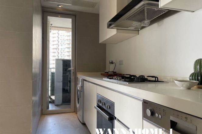 Stunning View+Spacious&Modern 3Bdrs 2Baths Apt+Hua Shan Rd+Top Compound+Large Open Balcony