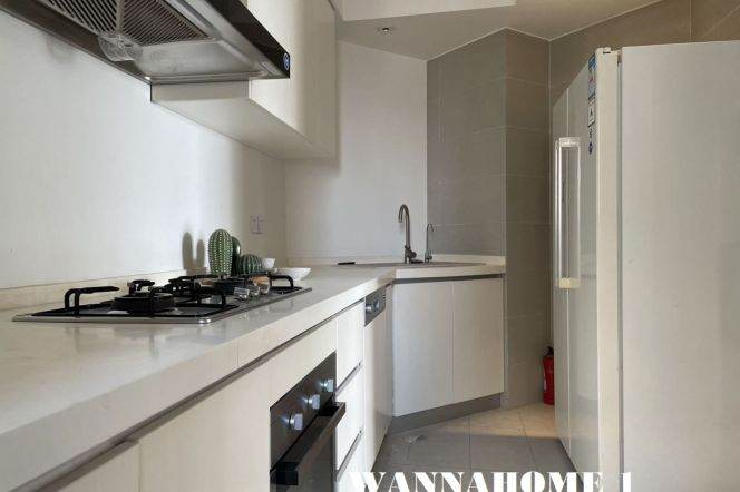 Stunning View+Spacious&Modern 3Bdrs 2Baths Apt+Hua Shan Rd+Top Compound+Large Open Balcony