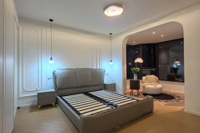 Xuhui  Spacious 3-Bed | Yuhua Mansion | 200m to Metro Line 9&12