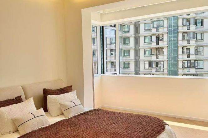 Modern 3brs with floor heating and balcony Nearby Jing an temple 