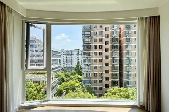 3Bdrs 1Bath Apt/Bright&Spacious /Line2 Weining Rd /Beixinjing/elevator/parking spot