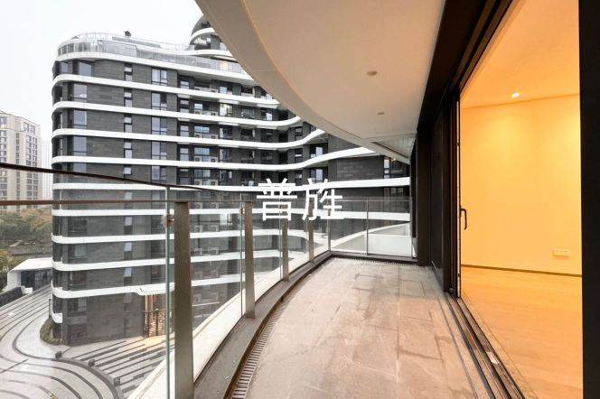 2 Brs, 2 Baths, Open Balcony/Floor heating/Gym/Swimming pool, 120 sqm @ Tangqiao metro L4