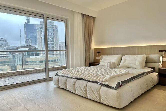 Modern 3brs with floor heating and balcony in central Lujiazui area 