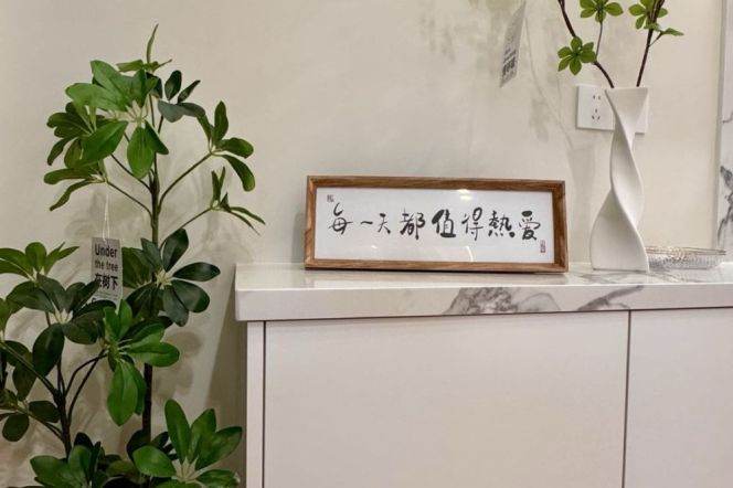 Jing'an Temple, 1-bedroom apartment with central heating, 12.9K per month.