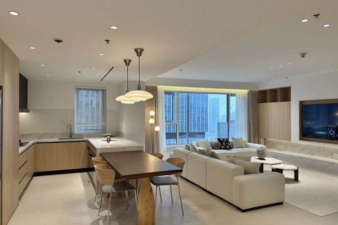 Modern 3brs with floor heating and balcony in central Lujiazui area 
