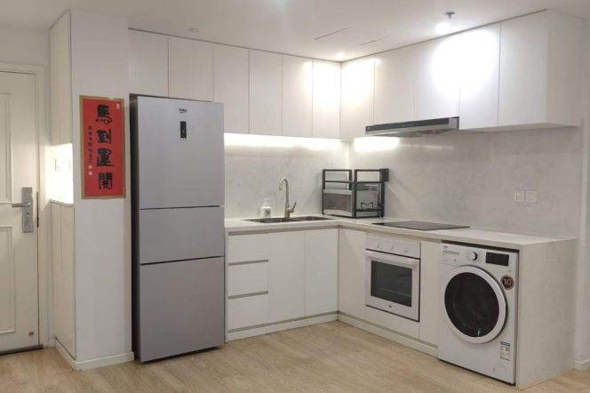 Spacious 2br 2baths with floor heating nr Jing'an Temple Line 2/7/11