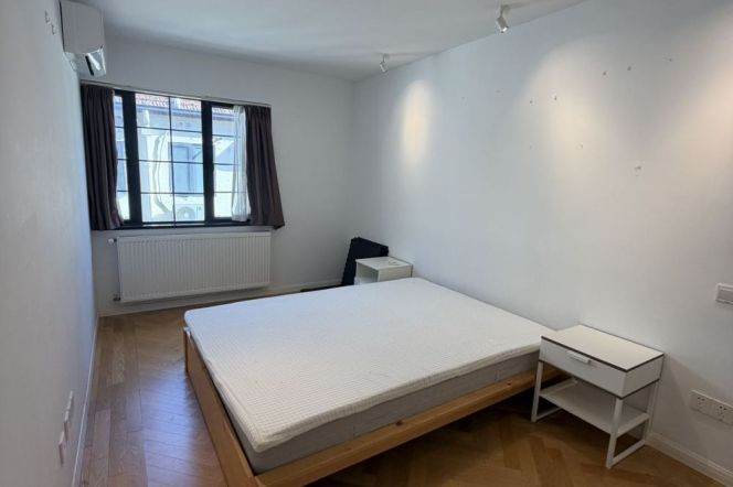 Spacious&Well-lit 2BR 2BA Old Apt nr Jiaotong University Station