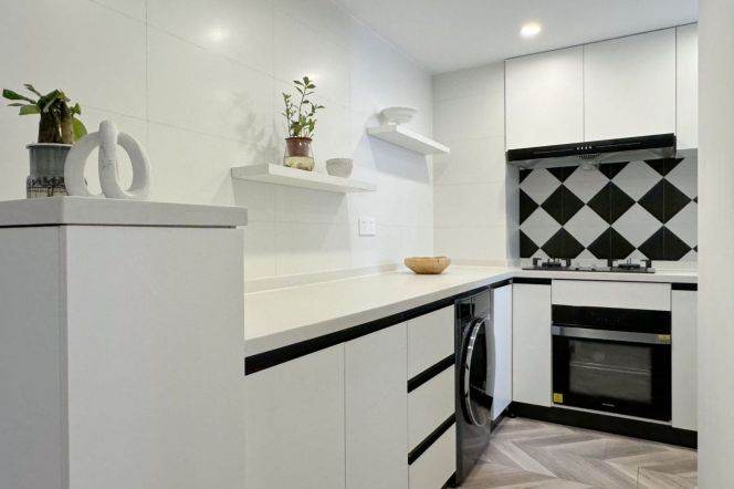 Yanping/Wuding rd., 3Br 2Ba 1Big Closet 138Sqm, L14