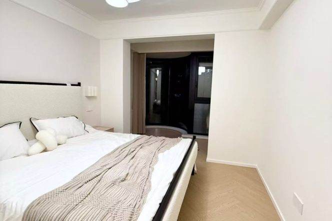 Brand new 3brs/141sqm & heating/elevator @Longyang Rd & Line 2/7