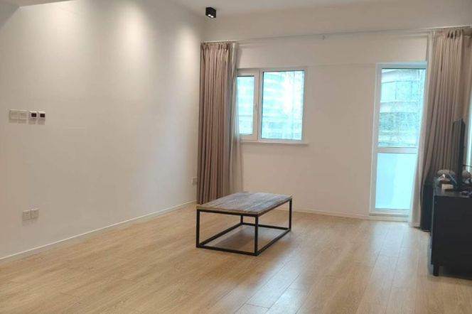 Spacious 2br 2baths with floor heating nr Jing'an Temple Line 2/7/11