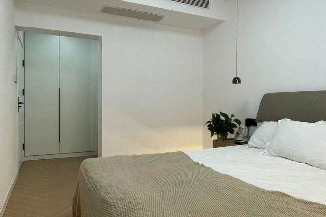 Modern&Spacious&Bright Elevator 2Bdrs 1Bath Apt+Large Storage+Jing An Temple+L14 Wu Ding Rd