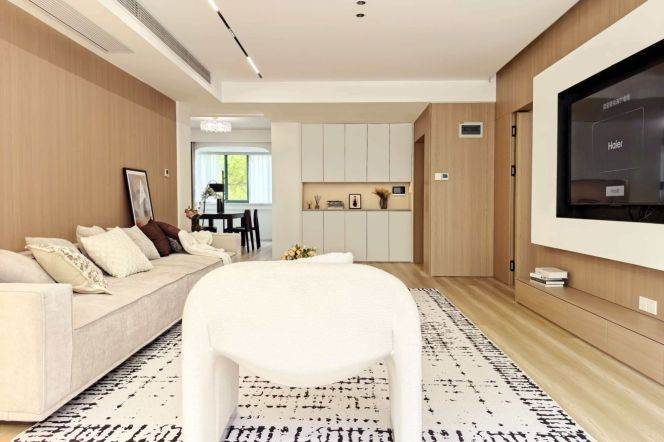 4 Brs, 2 Baths, Floor heating/Central ac/Oven, 170 sqm @ Fangdian metro L9