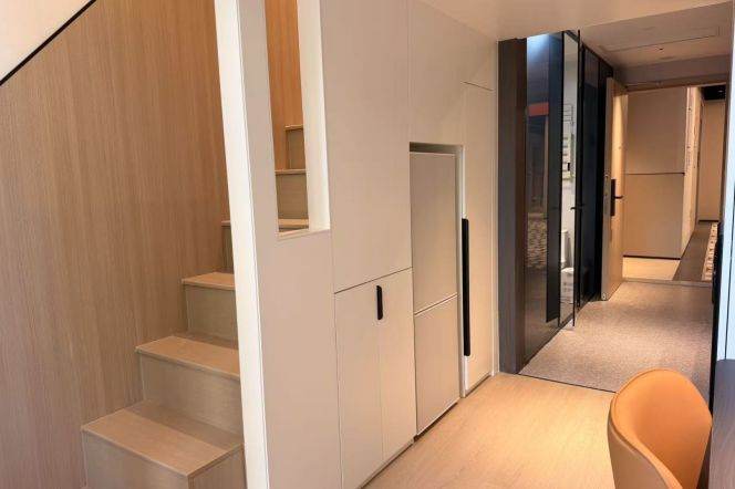 1Loft near line 8 and convenient to SISU(ESSCA) can long and short term lease