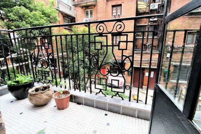 Full furnished 1br/80sqm & balcony/heating@S Shanxi Rd & Line 1/10/12