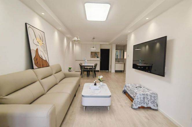 Spacious 1 br in XuJiaHui center with Green View. easy to L 1/9/11