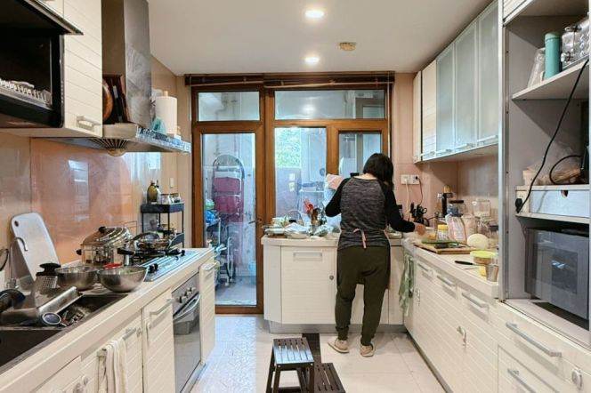 Modern 3plus 1 with floor heating and balcony in  central downtown 