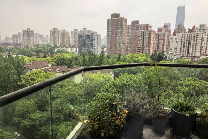 Modern 4brs with balcony and floor heating in downtown 
